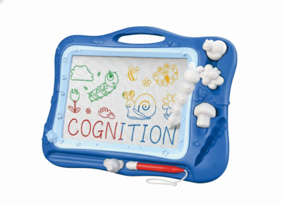 Mėlyna magnetinė piešimo lenta su baltomis formelėmis ir raudonu magnetiniu pieštuku, skirta vaikams kūrybiškai piešti ir trinti.